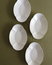 Load image into Gallery viewer, ARANG Floral Oval Deep Plate (9")