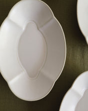 Load image into Gallery viewer, ARANG Floral Oval Deep Plate (9")