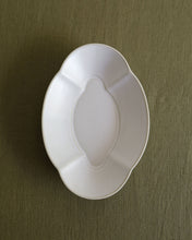 Load image into Gallery viewer, ARANG Floral Oval Deep Plate (9")