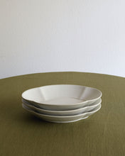 Load image into Gallery viewer, ARANG Floral Oval Deep Plate (9")