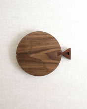 Load image into Gallery viewer, NAMU Walnut Round Cutting Board (9.2&quot;)
