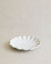 Load image into Gallery viewer, BLOOM Dinner Plate (8.5&quot;)
