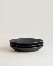 Load image into Gallery viewer, ARANG Floral Oval Deep Plate in Matte Black (9&quot;)
