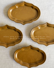 Load image into Gallery viewer, ARANG Maple Leaf Vintage Plate (8&quot;)
