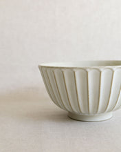 Load image into Gallery viewer, Muun Rim Large Noodle Bowl (6.9&quot;)
