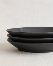 Load image into Gallery viewer, ARANG Floral Oval Deep Plate in Matte Black (9&quot;)
