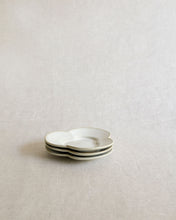 Load image into Gallery viewer, ARANG Clover Small Plate (4.5&quot;)
