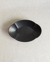 Load image into Gallery viewer, ARANG Floral Oval Deep Plate in Matte Black (9&quot;)
