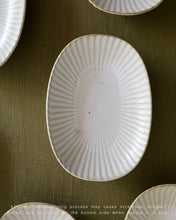 Load image into Gallery viewer, Muun Rim BanChan Oval Plate (6&quot;)
