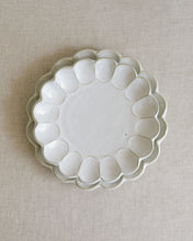 Load image into Gallery viewer, BLOOM Dinner Plate (8.5&quot;)
