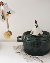 Load image into Gallery viewer, Cone Shaped Pot Holder
