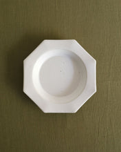 Load image into Gallery viewer, ARANG Octagonal Plate in White (8&quot;)
