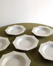 Load image into Gallery viewer, ARANG Octagonal Plate in White (8&quot;)
